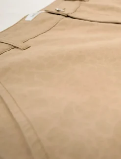 Alert - Chinos