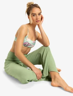 ALONG THE BEACH - Casual