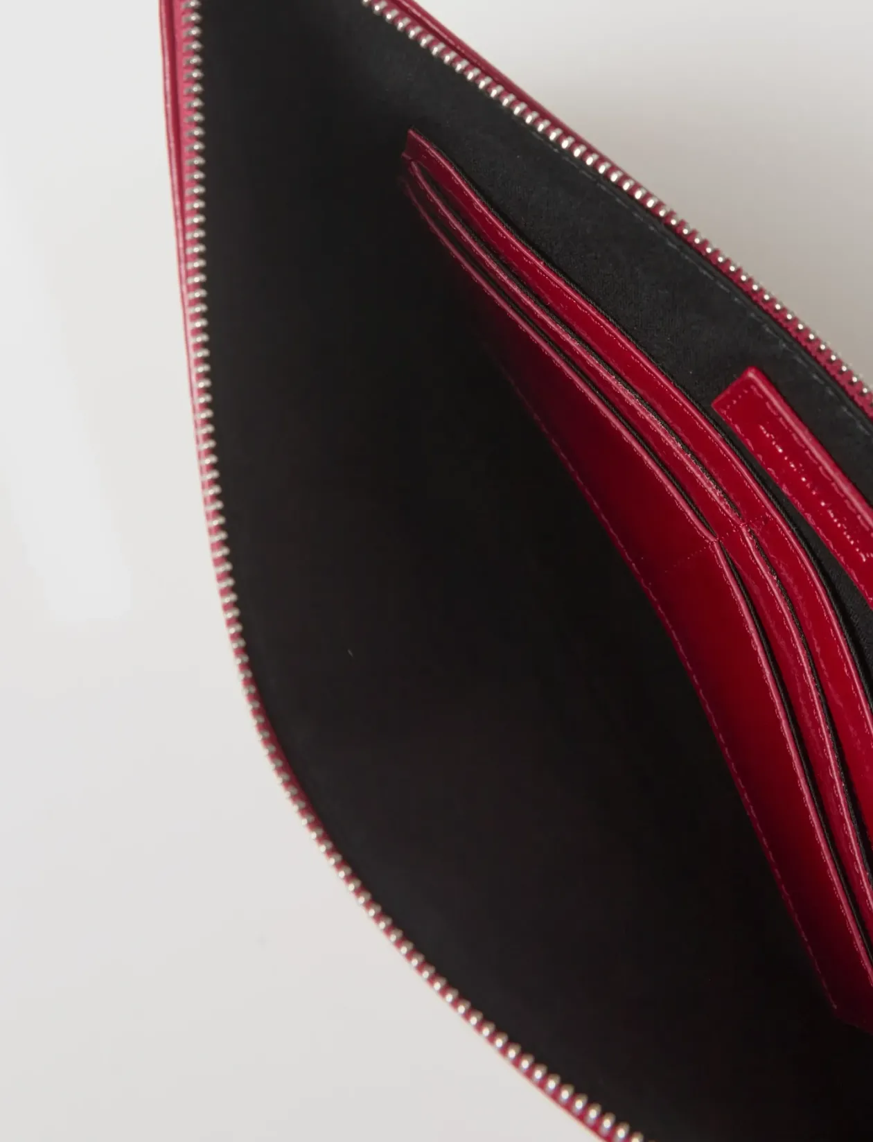 ANGEL POUCH WRINKLED PATENT - Clutches