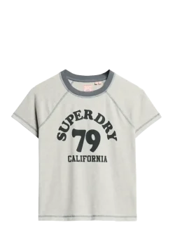 ATHLETIC RAGLAN GRAPHIC TEE - T-shirts