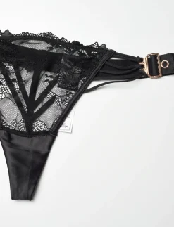 AVELA STRING R - String