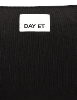 Day Gweneth RE-S Folder13 - Tasker