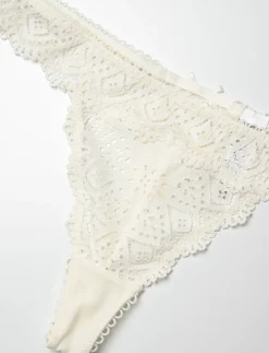 FARAH THONG - String