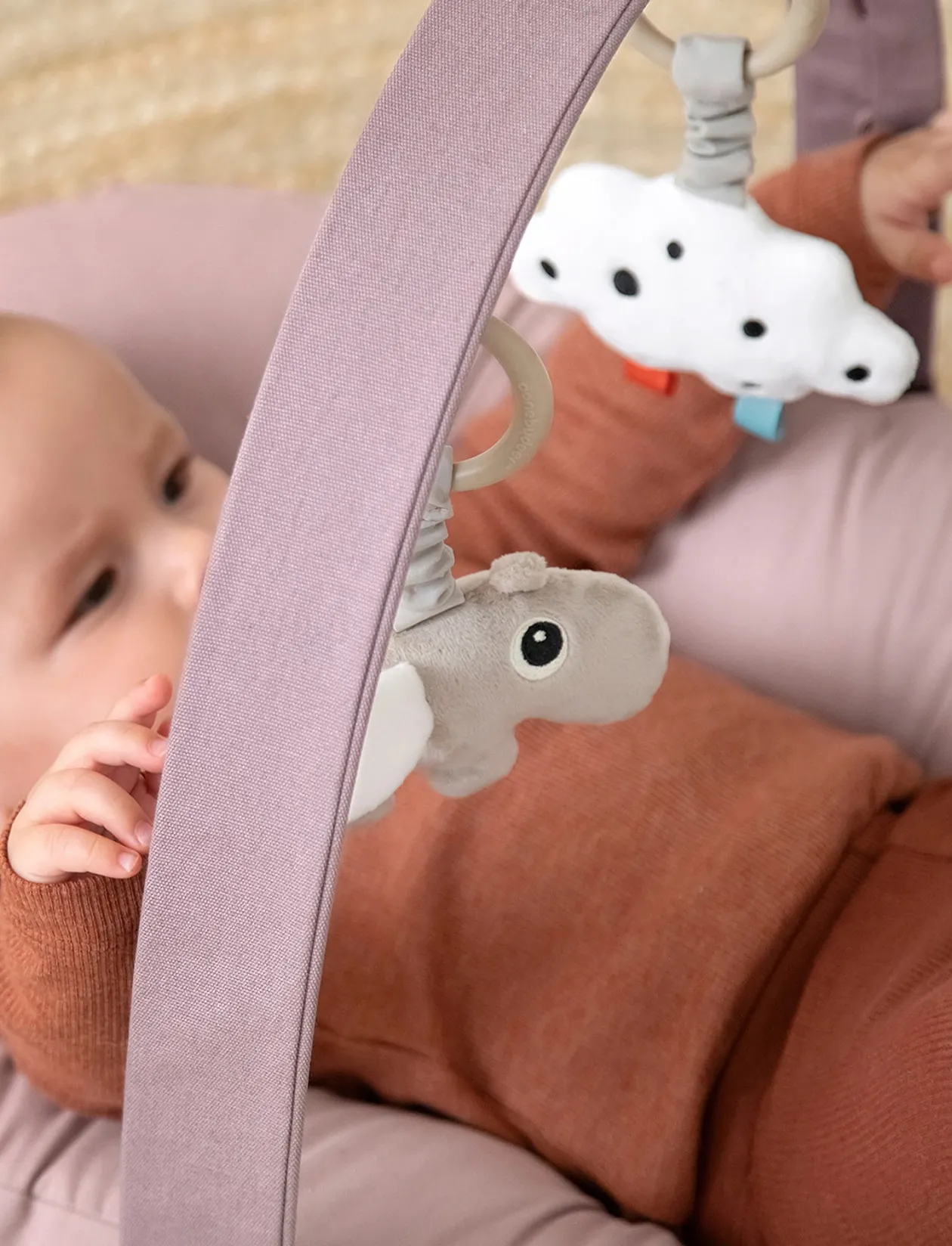 Hanging activity toy 2 pcs Happy clouds Sand - Interaktivt legetøj