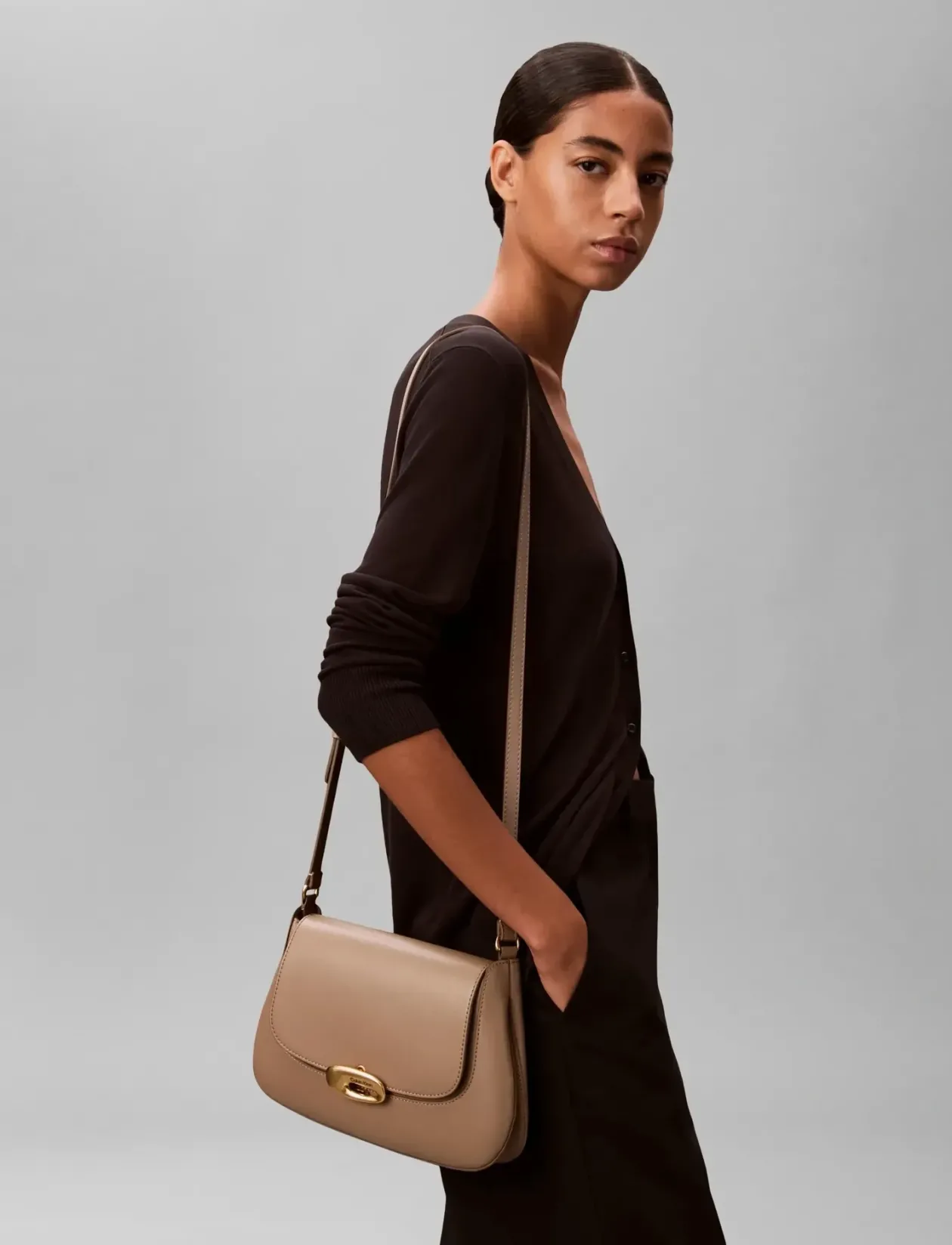 HARDWARE FLAP MEDIUM CROSSBODY - Crossbody Bags
