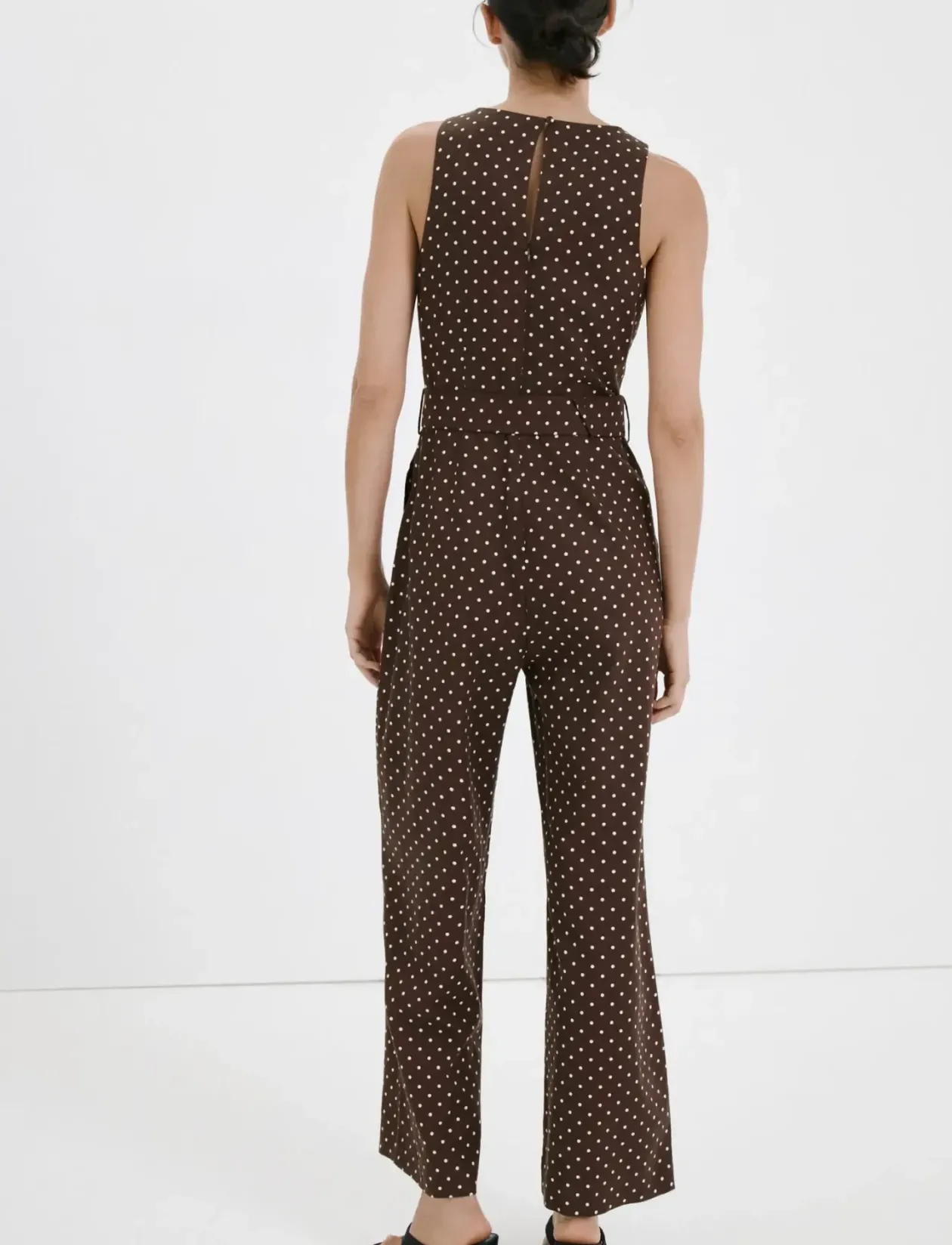Linen jumpsuit with polka-dot belt