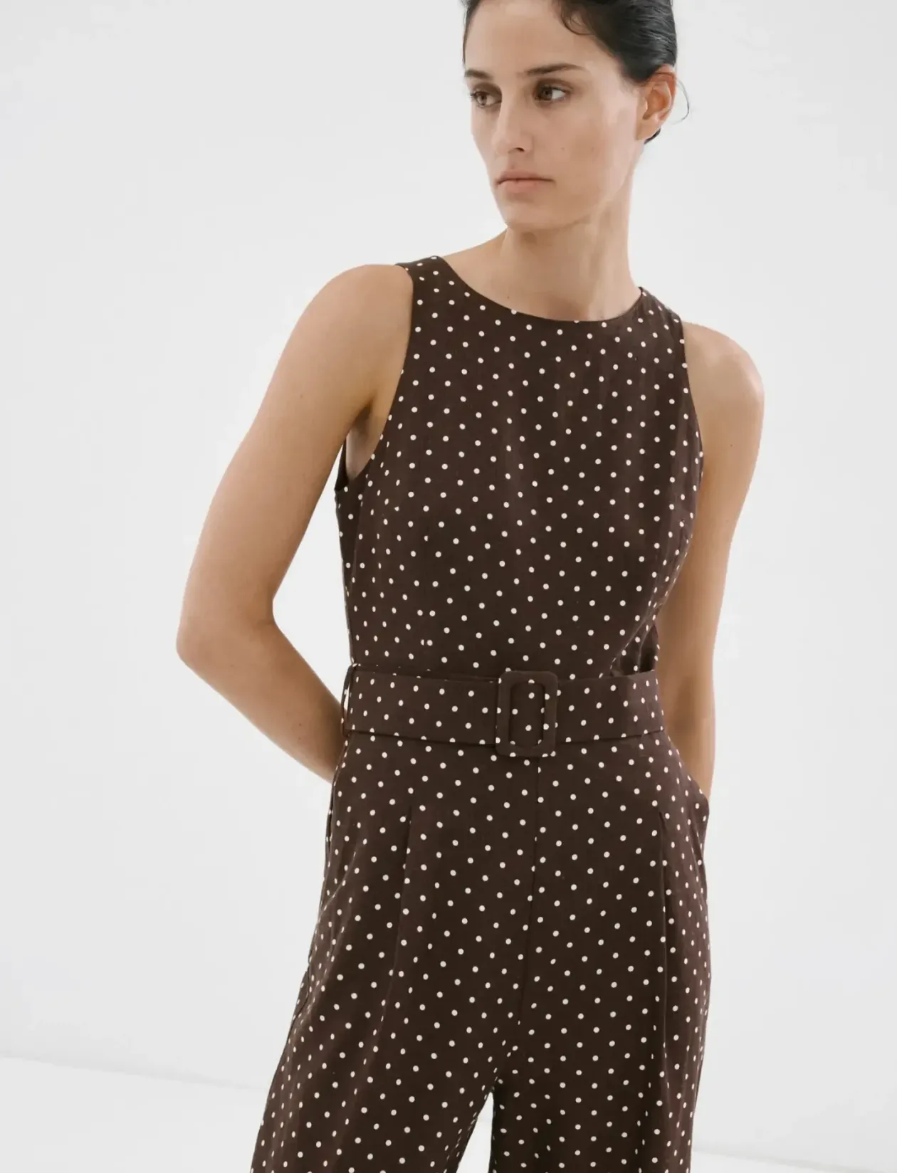 Linen jumpsuit with polka-dot belt