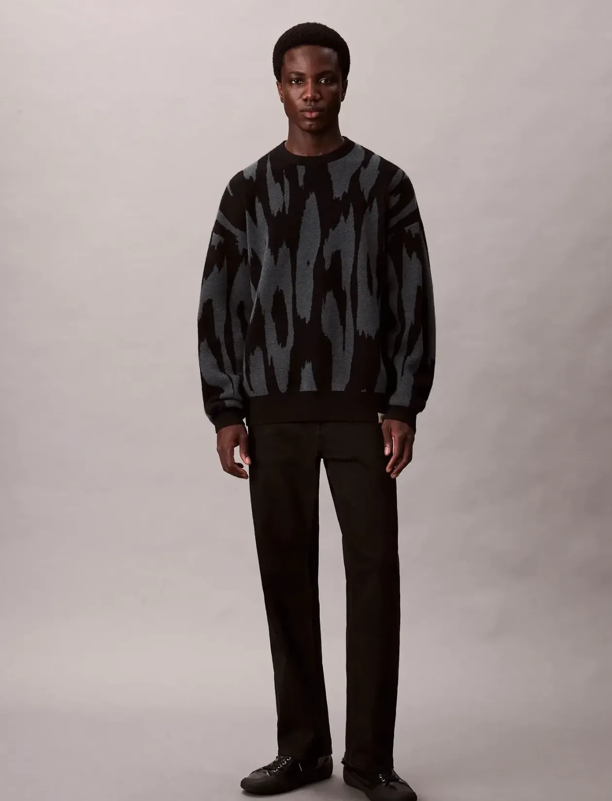 LS ABSTRACT JACQUARD CRWNK SWTR - Rund hals