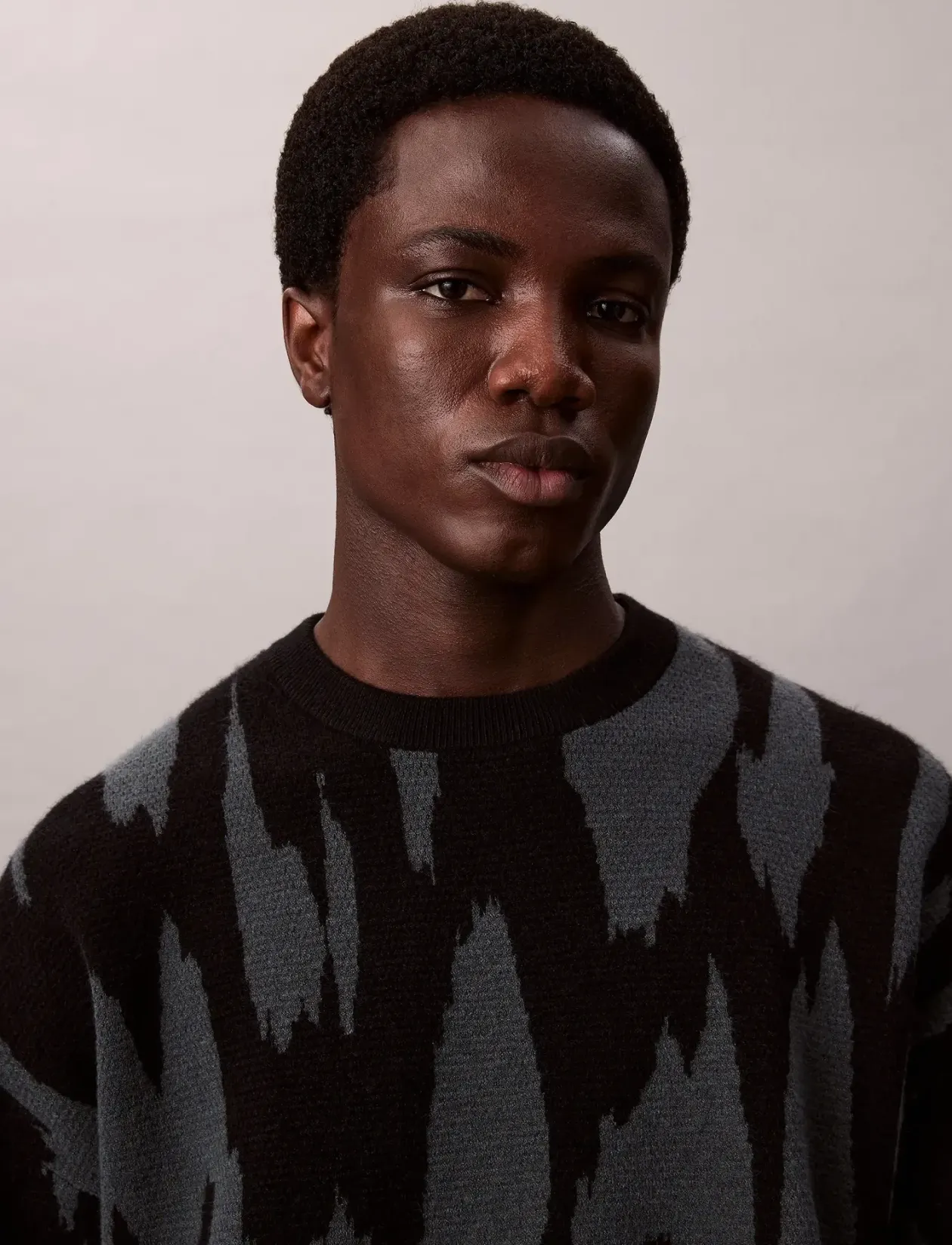 LS ABSTRACT JACQUARD CRWNK SWTR - Rund hals
