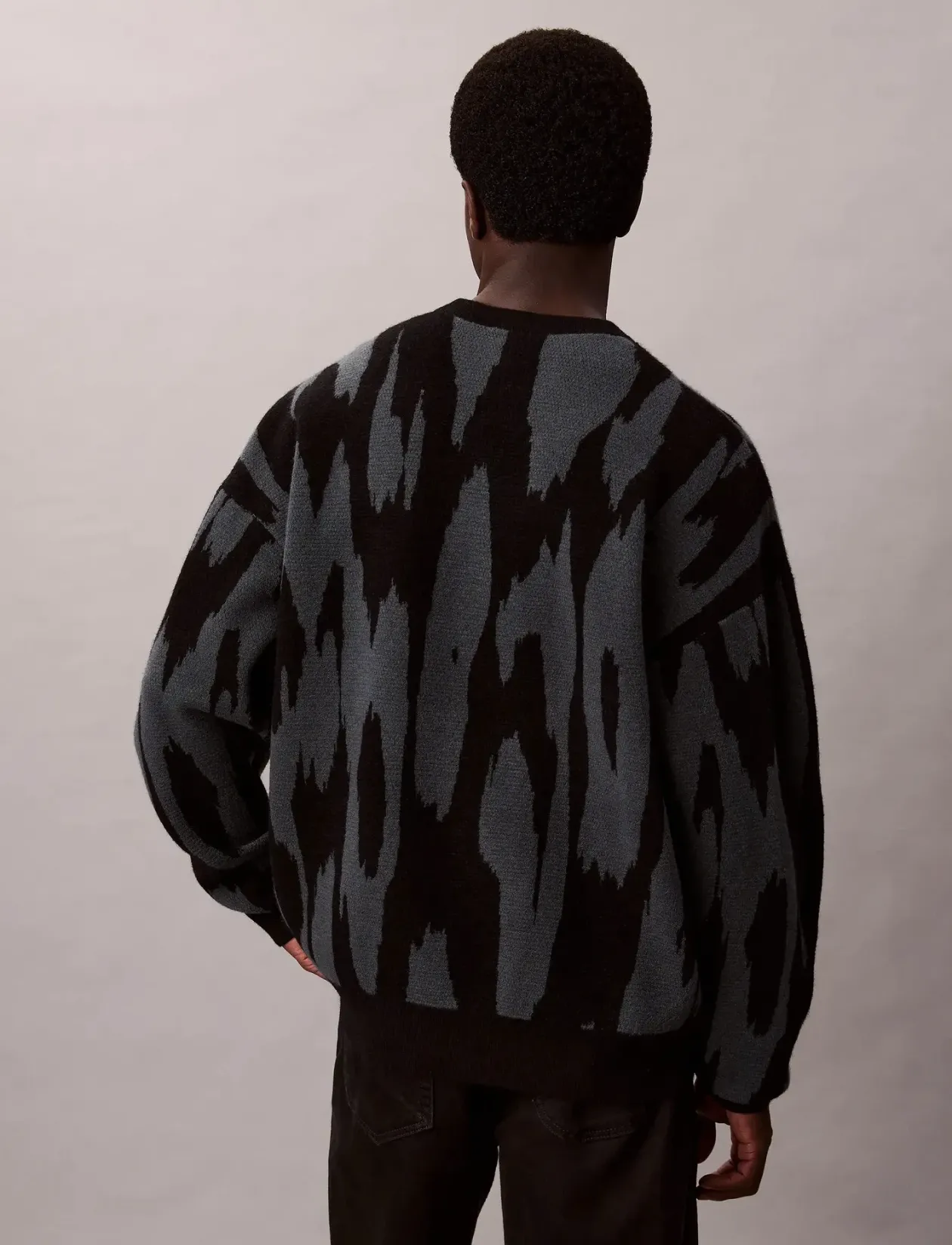 LS ABSTRACT JACQUARD CRWNK SWTR - Rund hals