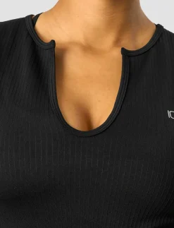 Ribbed Define Seamless Cropped Long Sleeve - Crop tops