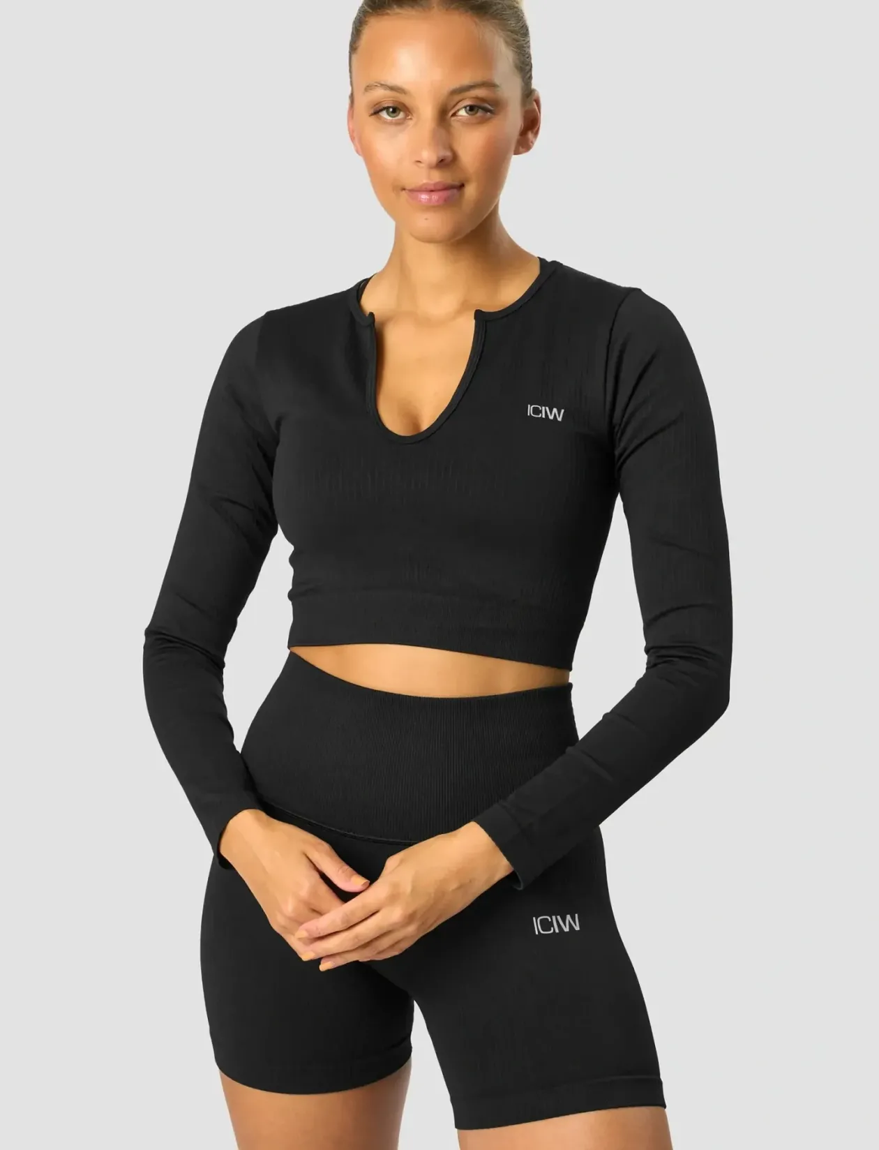 Ribbed Define Seamless Cropped Long Sleeve - Crop tops