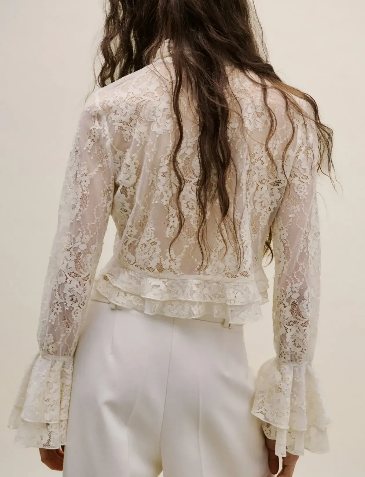 Ruffled embroidered blouse - Langærmede bluser