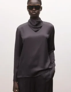 Satin blouse with a turtleneck - Rullekraver
