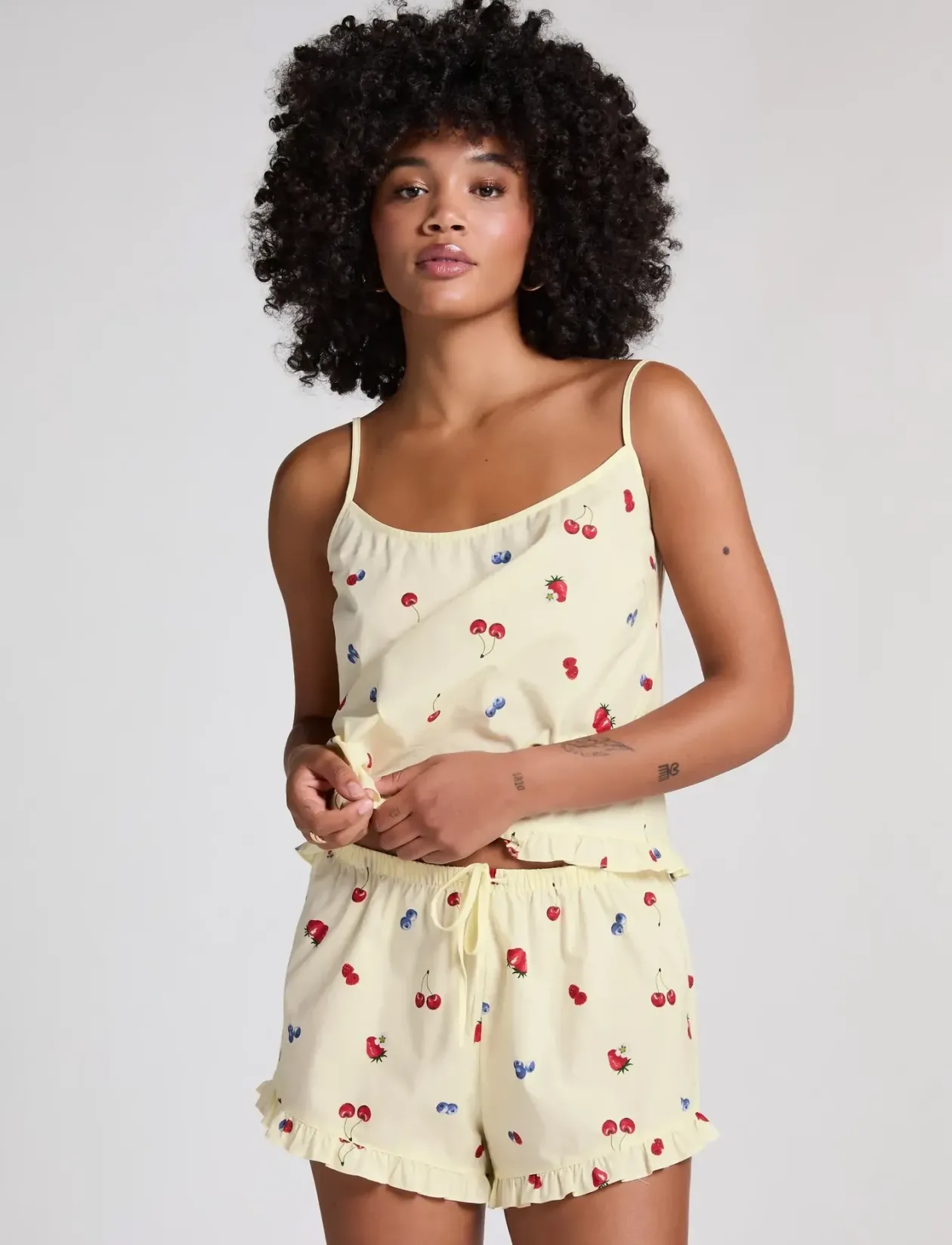 SHORT WOVEN RUFFLE FRUIT - Casual shorts