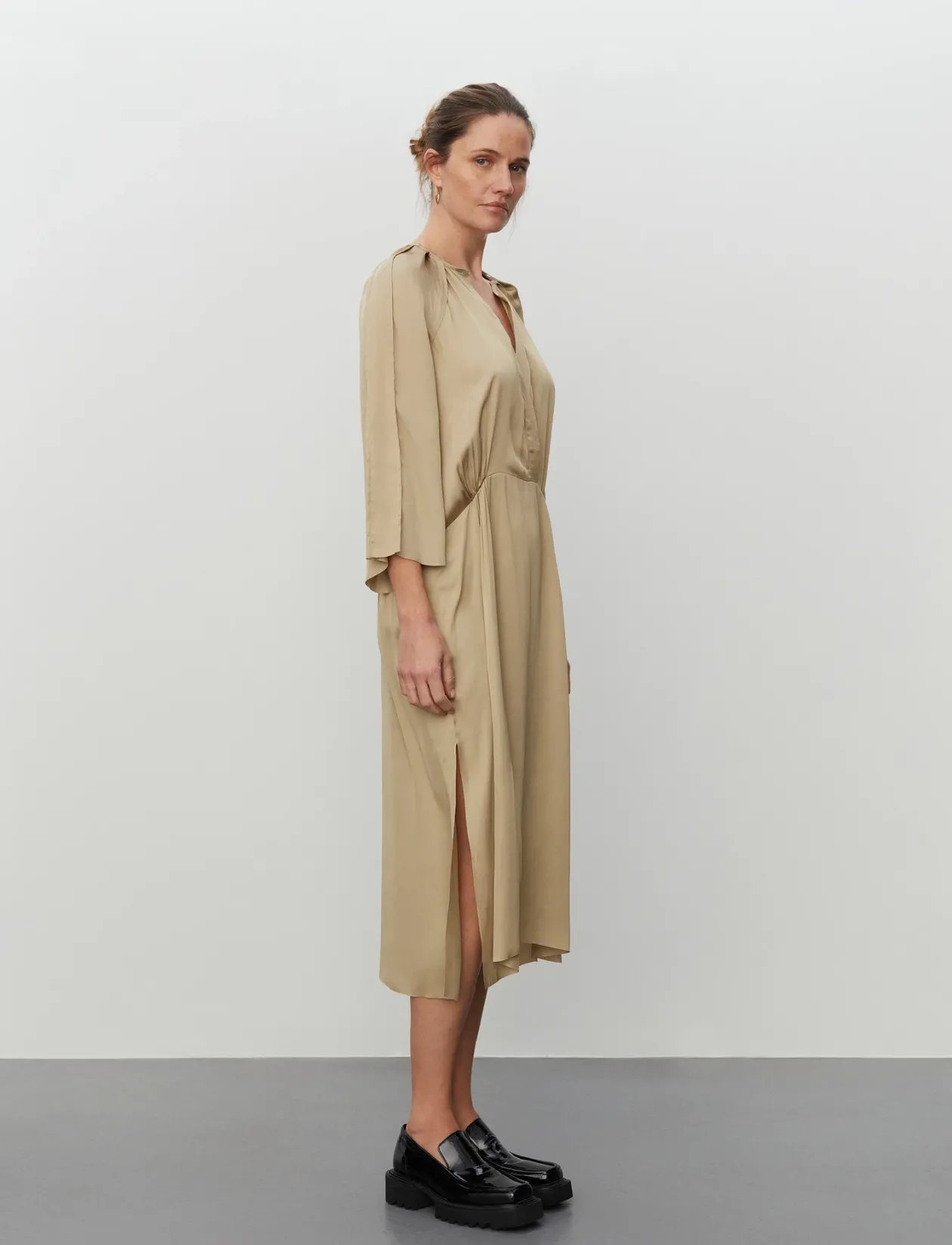 Tess - Modern Drape - Midi kjoler