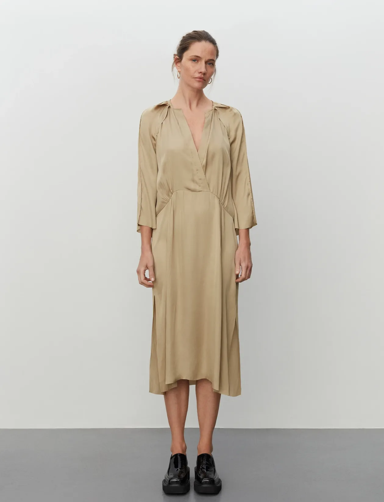 Tess - Modern Drape - Midi kjoler