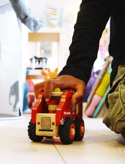 Wooden fire engine with rubber wheels - Lastbiler